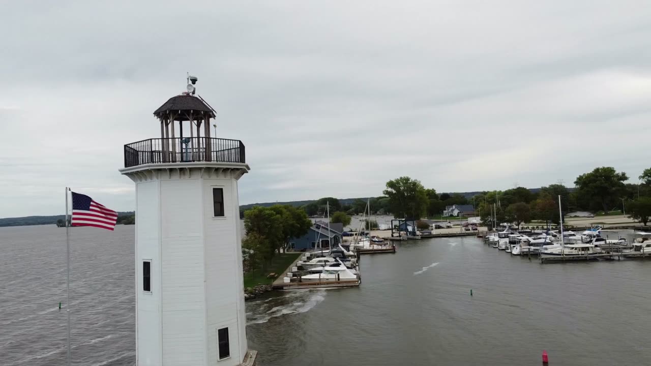 Riding a Kawasaki Vulcan 800 miles to see a lighthouse in Fon Du Lac, WI