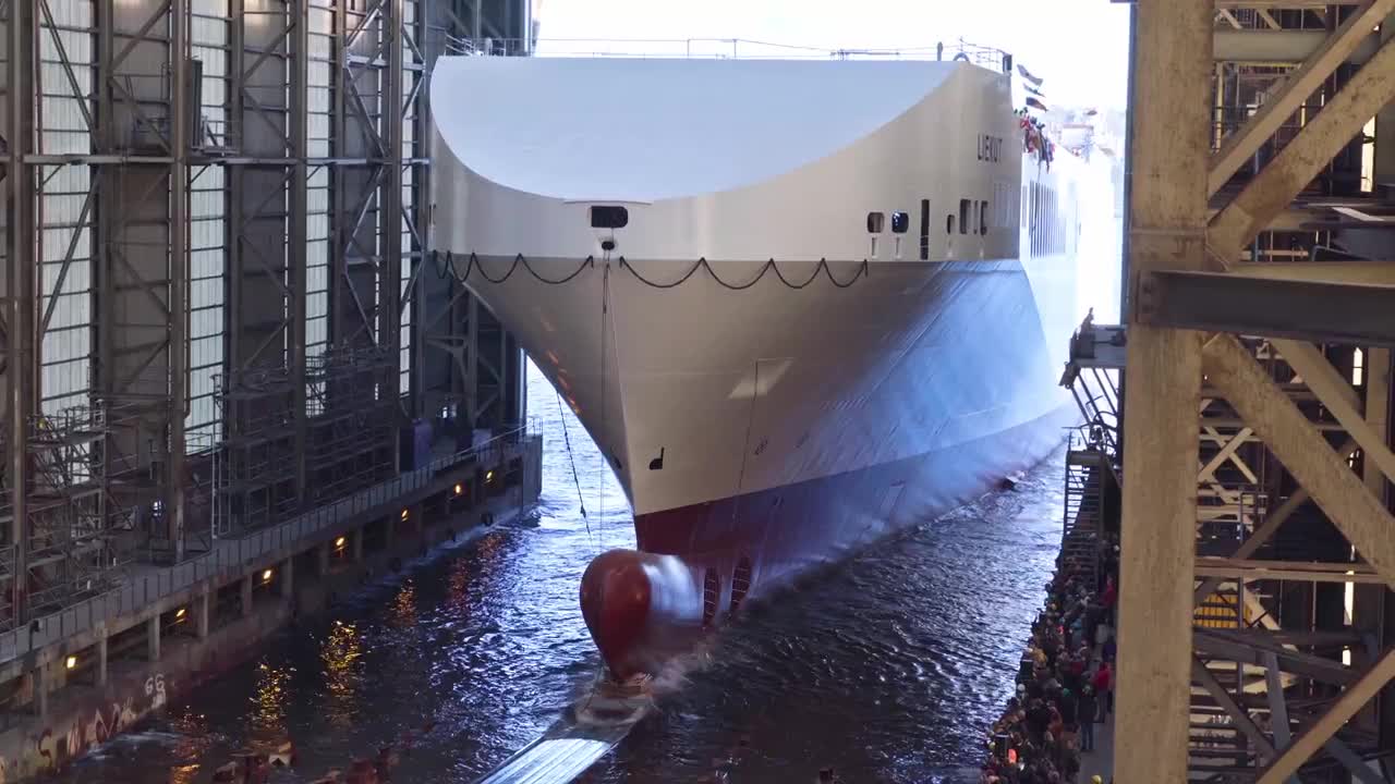 Ship Launch | 10 Awesome Waves, FAILS and CLOSE CALLS8