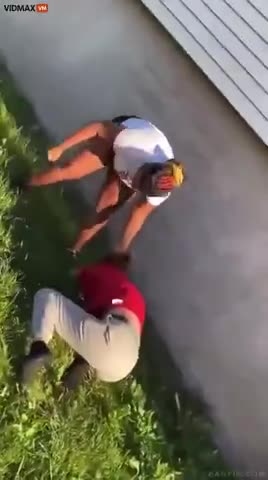 ALERT SHEBOON ATTACKS WHITE GIRL NO REASON.mp4