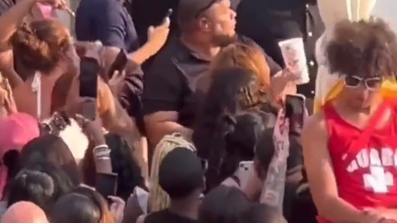 Joseph Martelli jjm7777 Cardi B throws mic at a fan then caught lip syncing