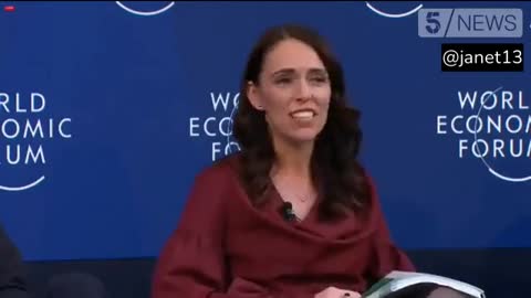 Quand Jacinda Ardern souriait en évoquant le nombre de suicides en Nouvelle-Zélande (janvier 2022)