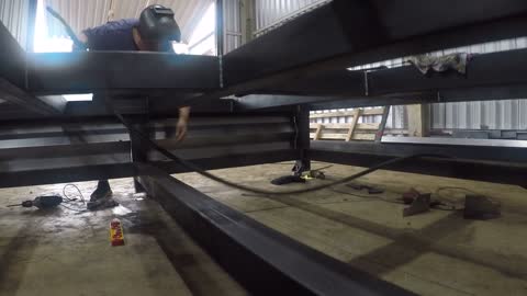 FABRICANDO ROUTER CNC, COLOCANDO A ESTRUTURA DA MESA - MANUFACTURING CNC ROUTER