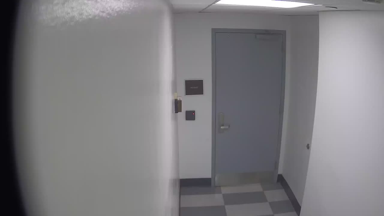 6141RHOBG1G101DStairwayLobbyEntry_2021-01-06_07h40min02s687ms.mp4