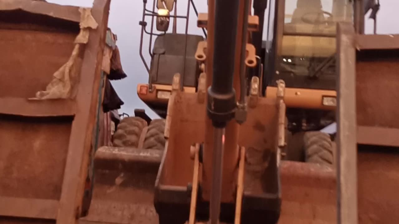 Excavator load on truck @pakistanisairsapatee