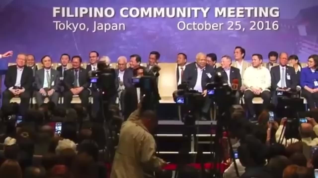 SA SA NAKAKATUWANG SPEECH NI DUTERTE, TAWANG-TAWA ANG CROWD!