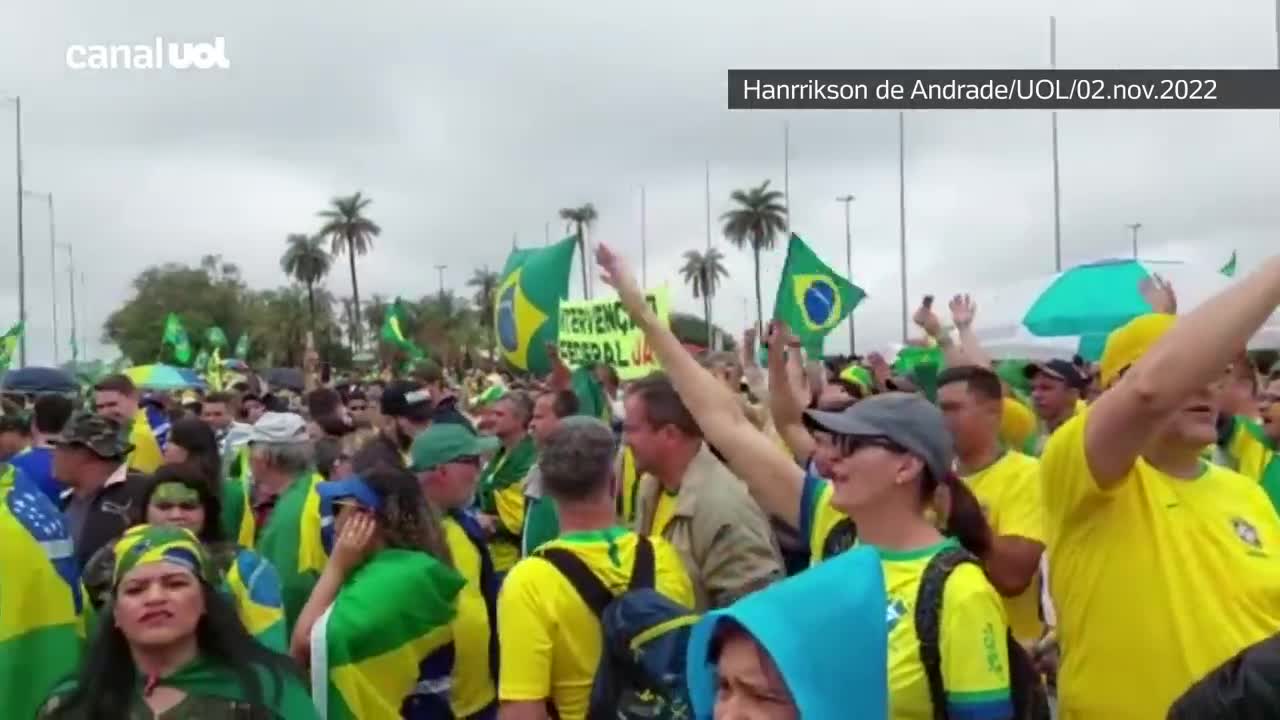 Bolsonaristas pedem intervenção e que Exército 'saia do quartel' em Brasília