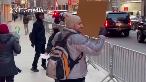 Steven Colbert Show - Heckled Kamala Harris With Signs While Chanting "Lock Her Up"