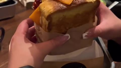 clean and creative burger with nice flavour!