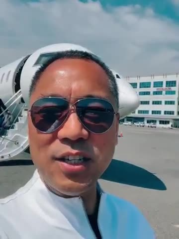 20190717文贵先生视频²回顾：两架超级飞机和我们的SNOW一起起飞……文贵又进山啦……这几天我会很少上网