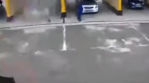 전기차 밧떼리 폭발로 엉뚱한 사람이 중상