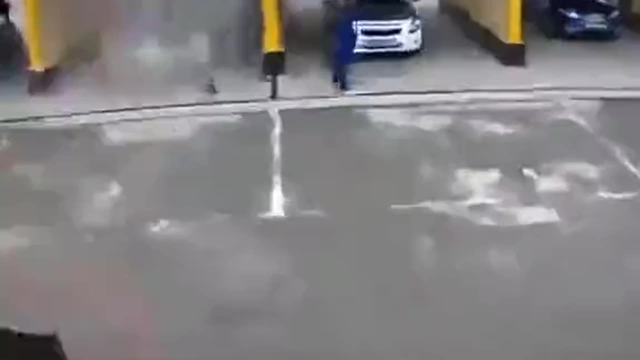 전기차 밧떼리 폭발로 엉뚱한 사람이 중상