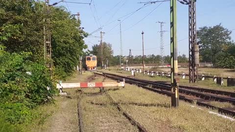 A Train Hungary diesel-gépe halad Jászfényszaru állomáson Hatvan Rendező pályaudvarra.