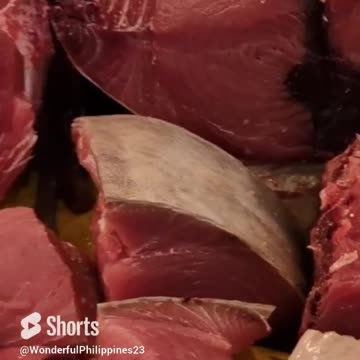 Feast your eyes on this beauty 🐟 A whole, fresh tuna at Carmen Market