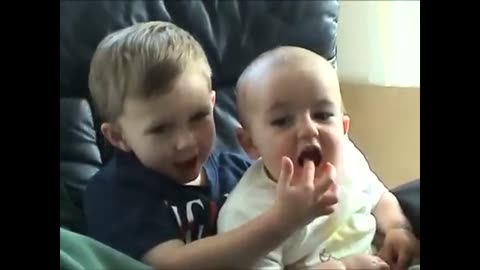 Charlie bit my finger! ORIGINAL