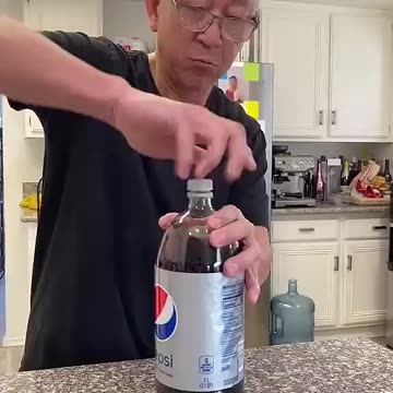 When Soda and Mentos Works Together 😂🤣