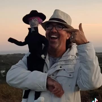 Mr FlannelFoot on tour