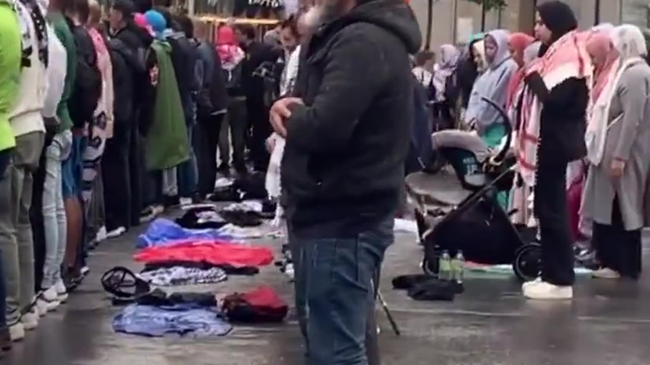 PRAYER IN THE MIDDLE OF THE STREETS IN MONTREAL