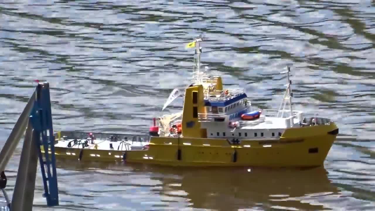 RC Schiffe & RC Boote mit Hafen