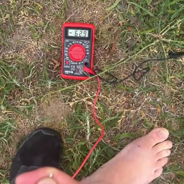 ▶️ About grounding and why I don’t wear shoes anymore. We are electrical beings!