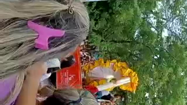 La reina de Cundinamarca se cayó de la carroza