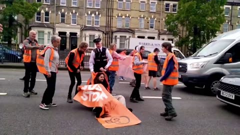 London - Police resort to dragging climate hoax activists off road