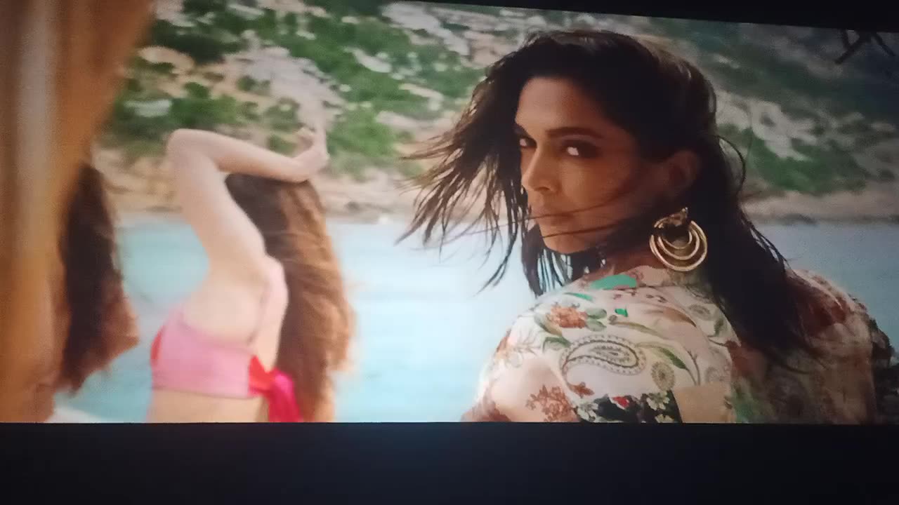 Pathan movie Deepika Padukone hall cutting scene song