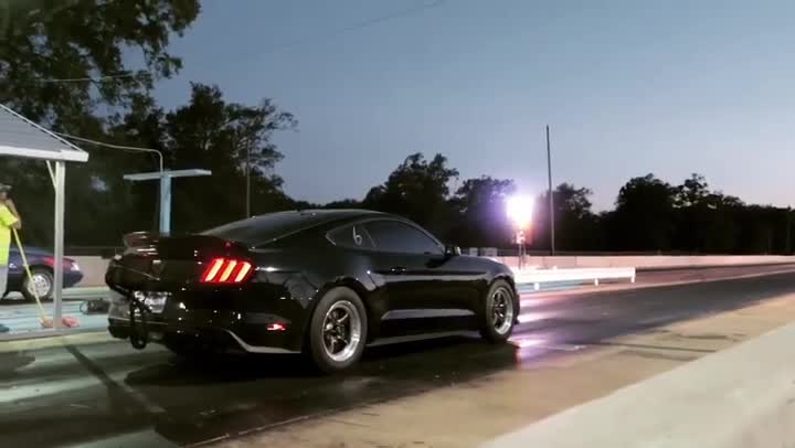 Mustang drag race