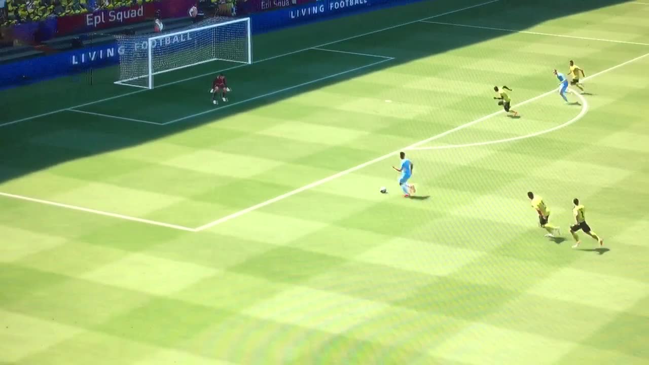 Coman passes it in
