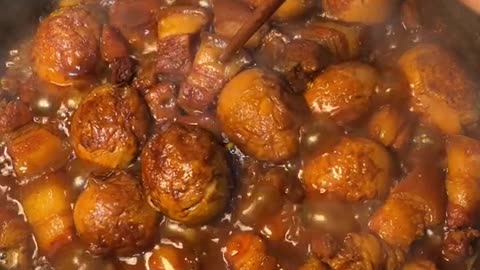 Have some braised pork in winter