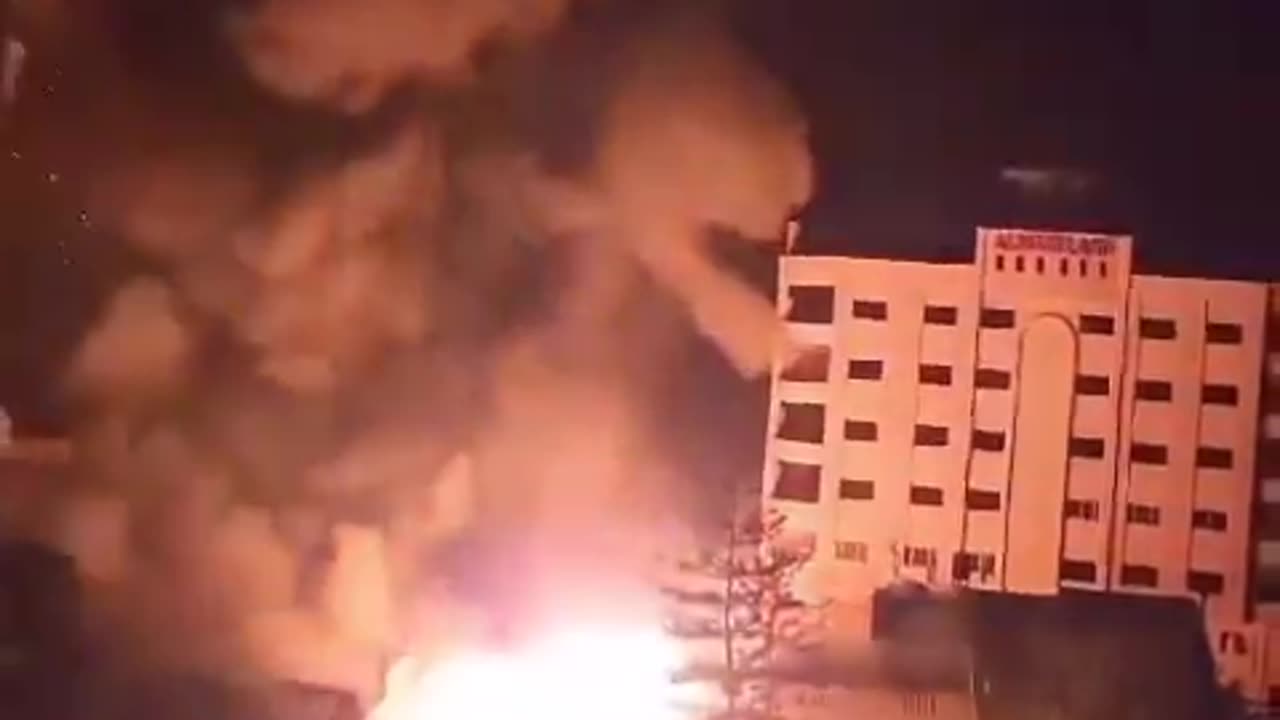 lsrael bombing in gaza in full darkness