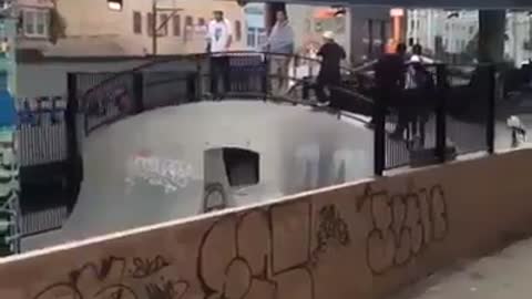 AWESOME SKATEBOARD TRICK! AMAZING!!!!