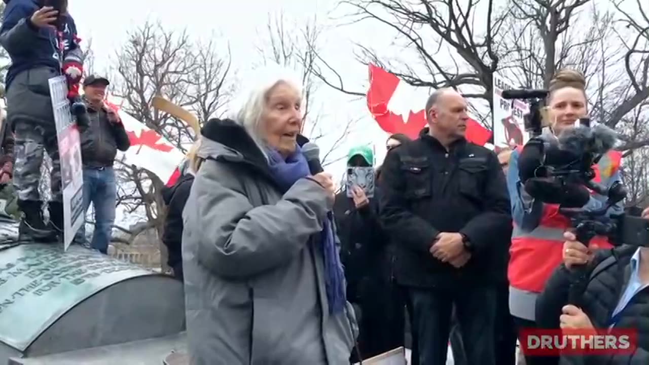 Överlevare av förintelsen talar på en frihetsmanifestation i Canada (Svensktextad)