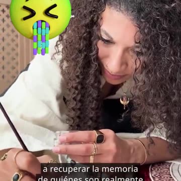 FEMINISTA PINTA CUADROS CON SU MENSTRUACION.