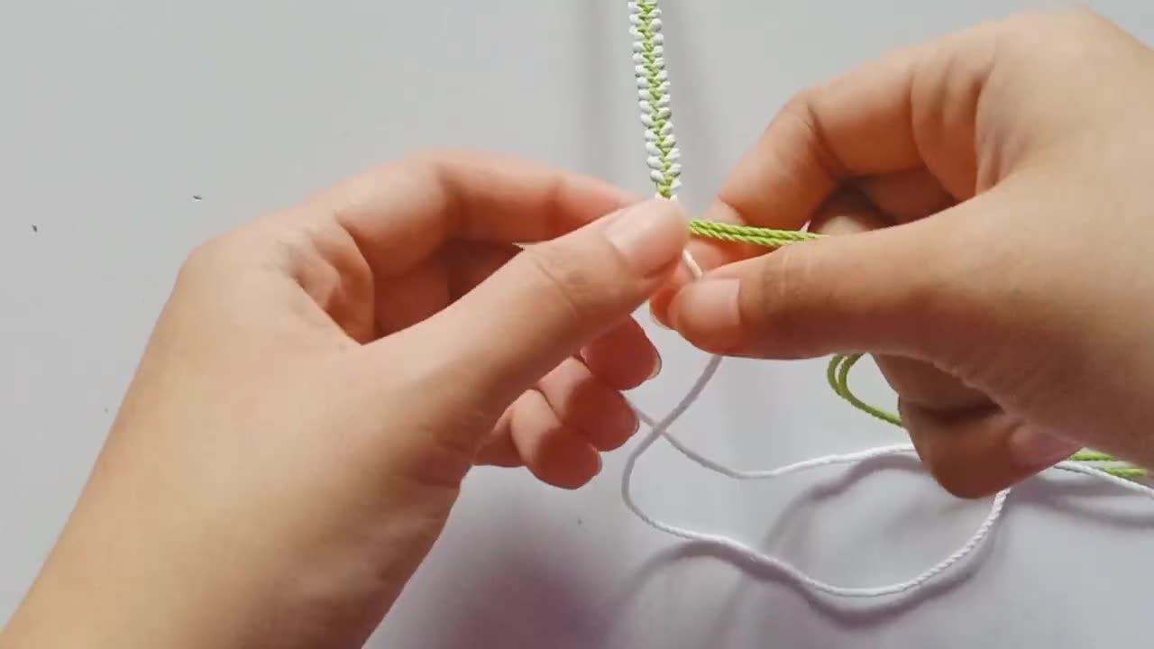 how to make easy bracelet -- yarnivora