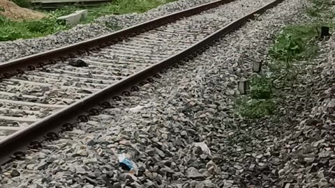 Train ka track kaisa hai