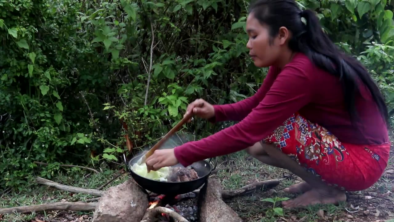 CHICKEN AND CABBAGE COOKING