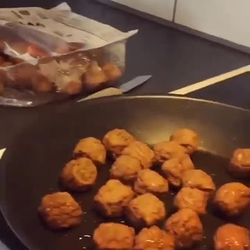 Husky dog ​​in the kitchen. Fried meat awaits with great appetite.