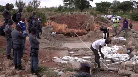 Six dead as illegal miners' standoff drags on in South Africa