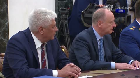 Putin talks with Russia's leading security authorities, expressing gratitude for their efforts.