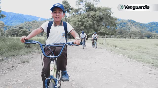 'A PURO PEDAL' PARA IR A ESTUDIAR - Vereda El Conchal