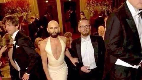 HOLLYWOOD SOCIALITES