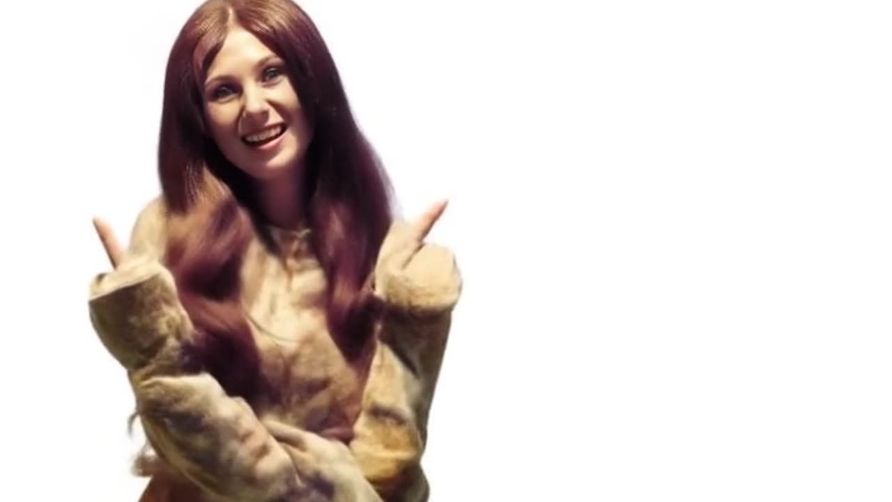 GROOVY GIRL