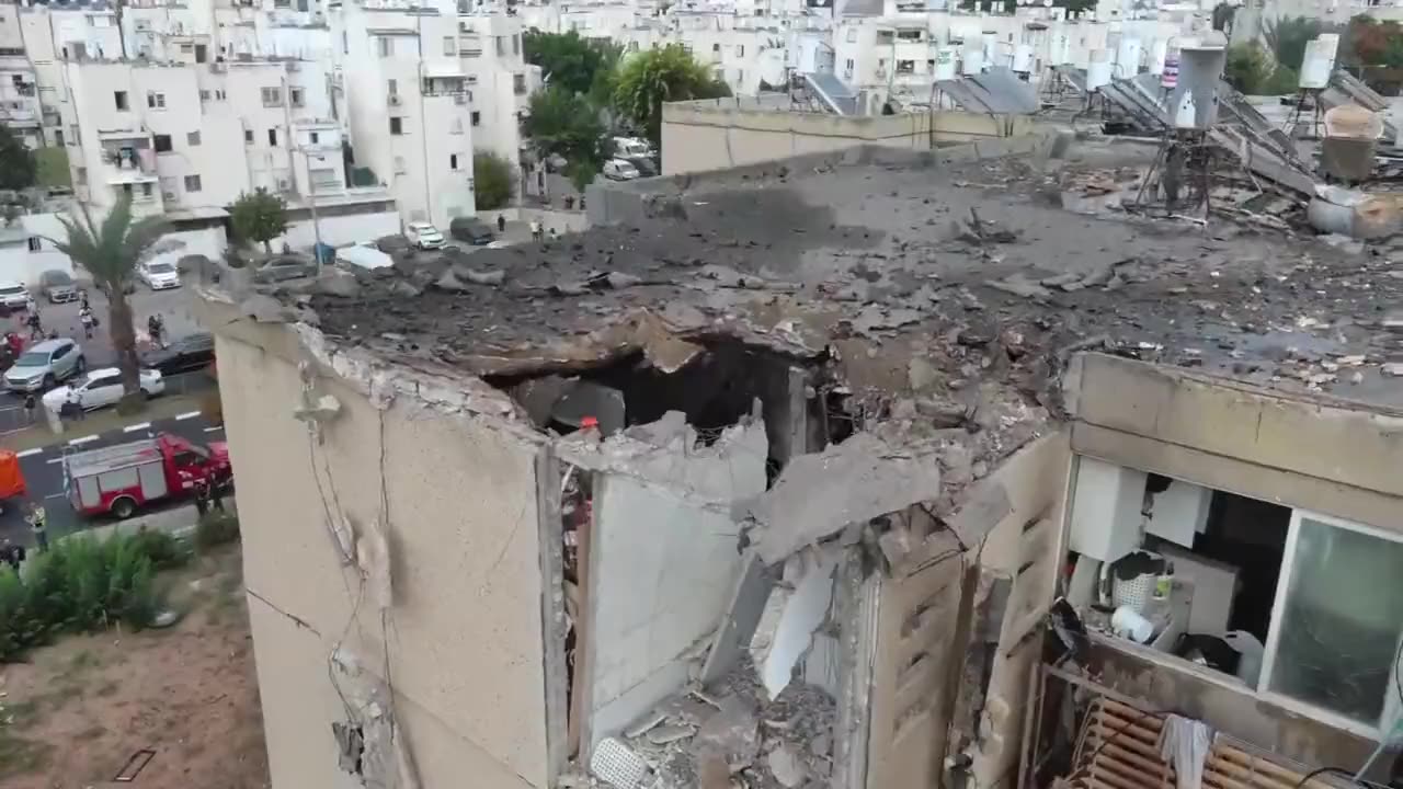 An apartment in Tel Aviv suffered a direct hit by a Hamas-ISIS rocket.