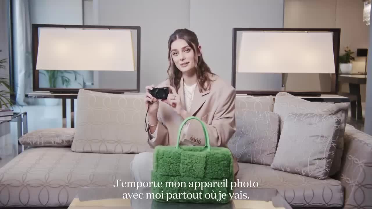 Qu’emporte Taylor Hill dans son sac, pour la Fashion de Paris ?