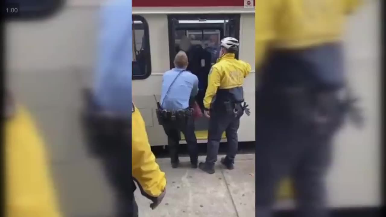 COVID Nazis man violently dragged from bus by police for refusing to wear a mask