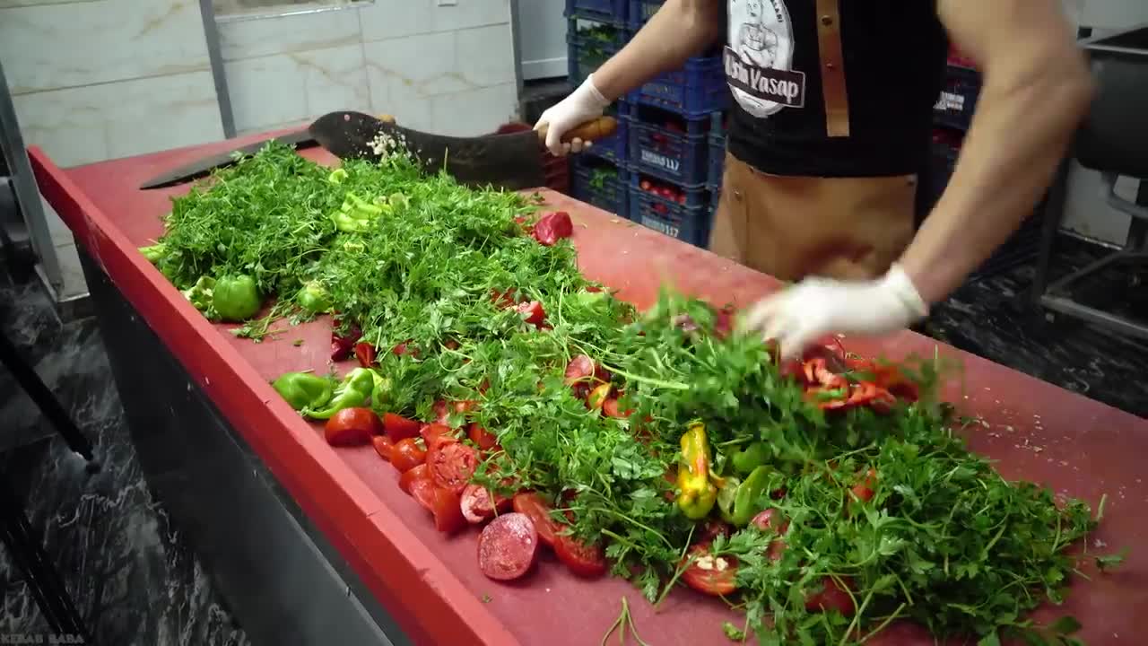 Lahmacun The Most Popular Food In Turkey | How Its Made? | Turkish Street Foods