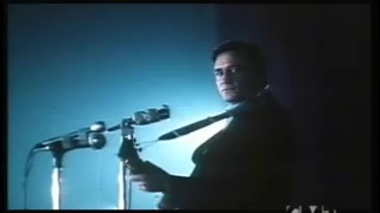 Johnny Cash 2002 covers Hurt written by Trent Reznor (Nine Inch Nails)