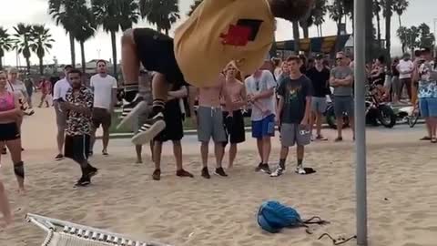Mind blowing comeback in the parkour