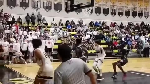 Both of these shots are unreal 😱😱 (via nick_vignery, bmooreathletics/IG) #basketball