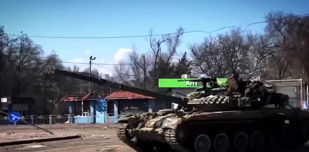 Ukraine war - T-80BV in Mariupol